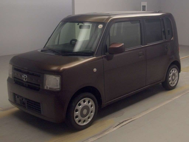 TOYOTA PIXIS SPACE 2015