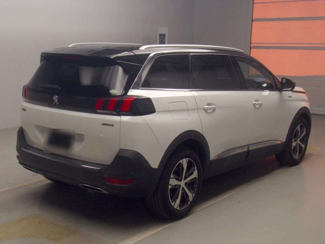 PEUGEOT 5008 2021