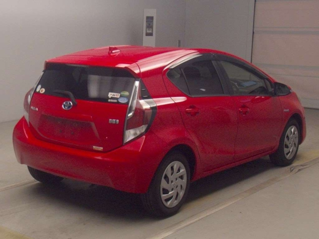 TOYOTA AQUA 2015