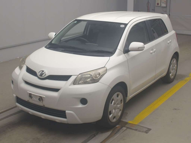TOYOTA IST 2010