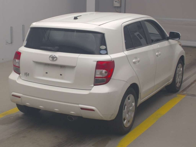 TOYOTA IST 2010