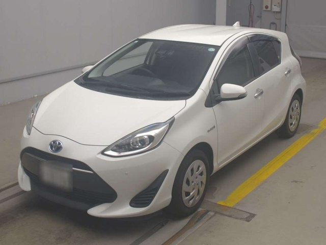 TOYOTA AQUA 2019