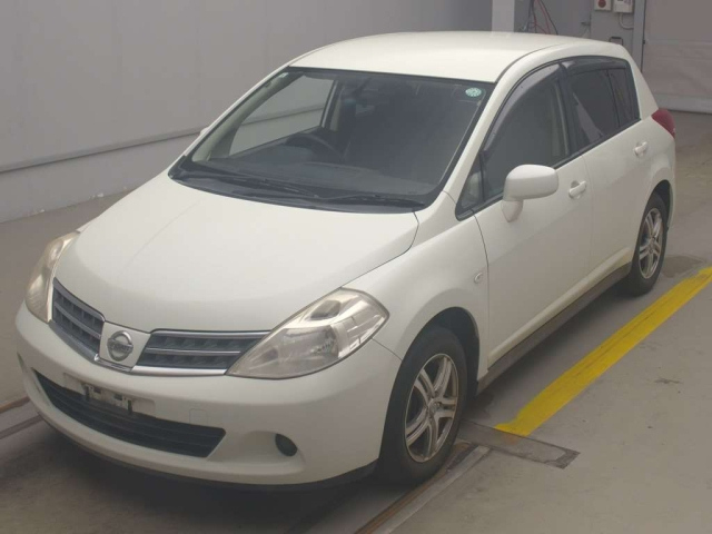 NISSAN TIIDA 2011