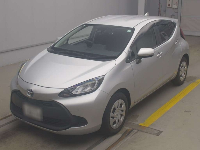 TOYOTA AQUA 2021