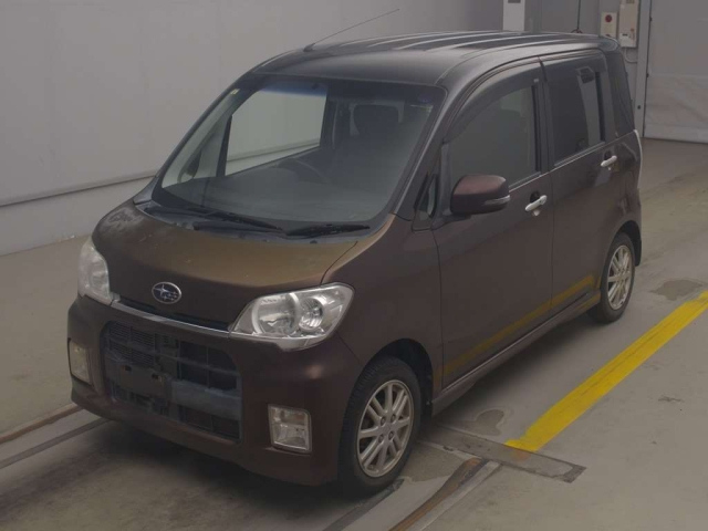 SUBARU LUCRA 2010