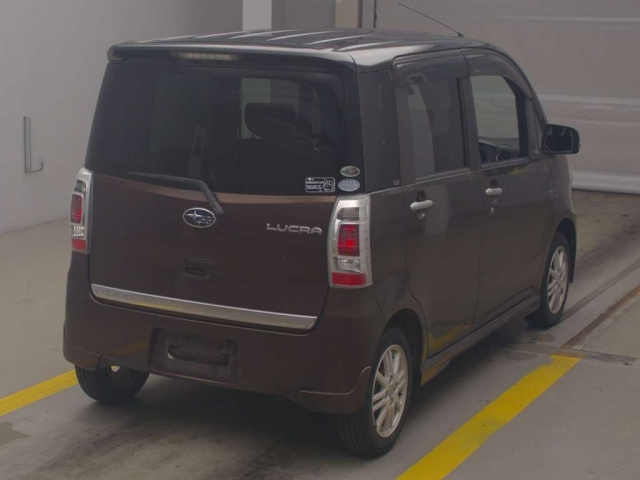 SUBARU LUCRA 2010
