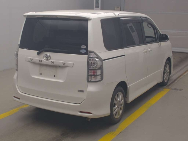 TOYOTA VOXY 2010