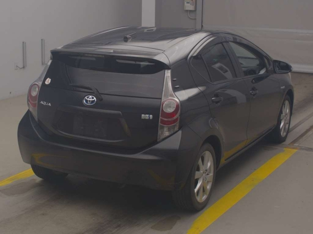 TOYOTA AQUA 2012
