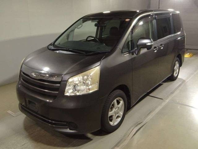 TOYOTA NOAH 2008