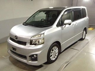 TOYOTA VOXY 2010