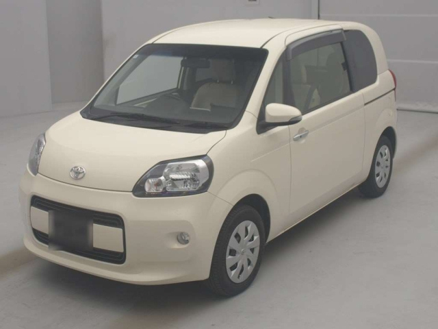 TOYOTA PORTE 2015