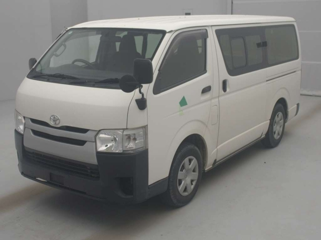 TOYOTA HIACE VAN 2015