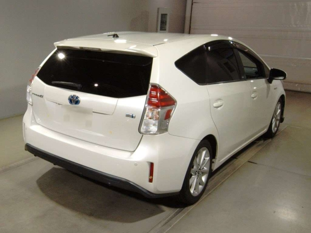 TOYOTA PRIUS ALPHA 2015