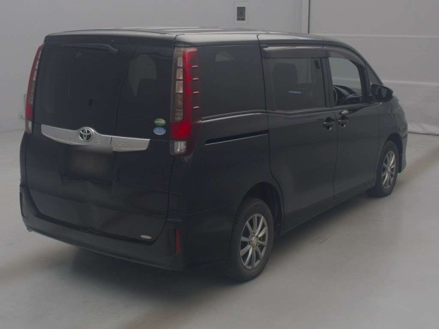 TOYOTA NOAH 2016