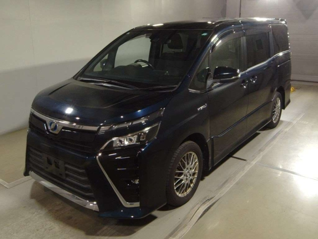 TOYOTA VOXY 2017