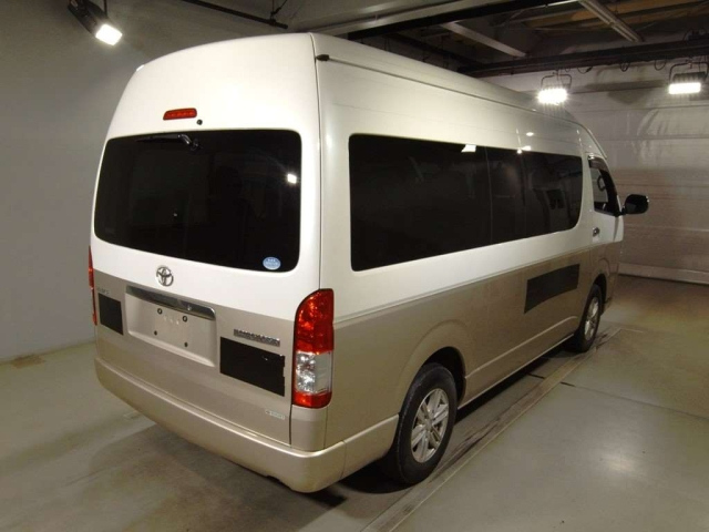 TOYOTA HIACE 2018