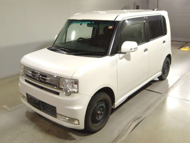 TOYOTA PIXIS SPACE 2012