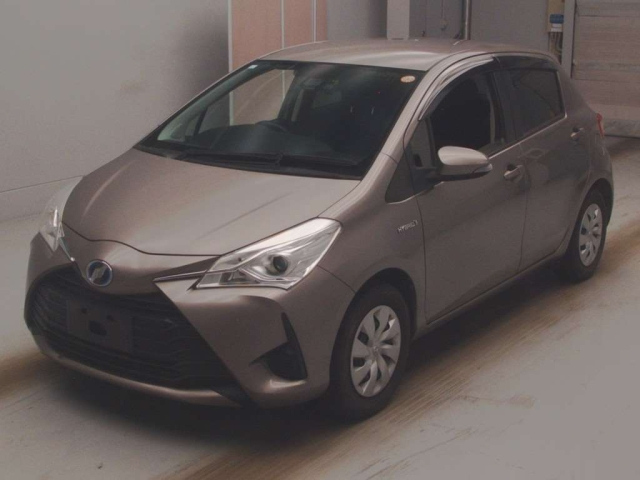 TOYOTA VITZ 2017