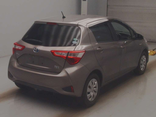 TOYOTA VITZ 2017