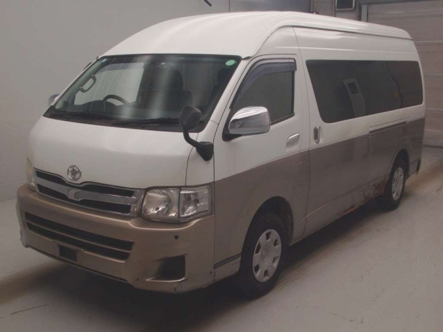 TOYOTA HIACE 2013