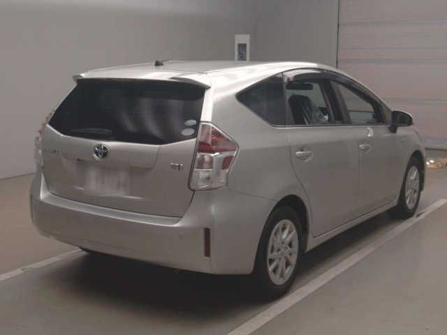 TOYOTA PRIUS ALPHA 2015
