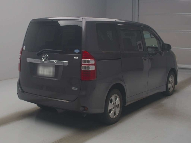 TOYOTA NOAH 2013