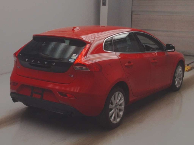 VOLVO V40 2015