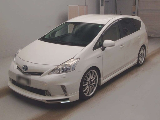 TOYOTA PRIUS ALPHA 2012