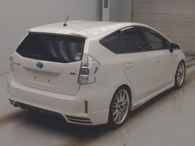 TOYOTA PRIUS ALPHA 2012