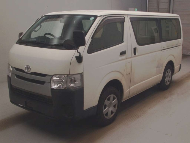 TOYOTA HIACE VAN 2015