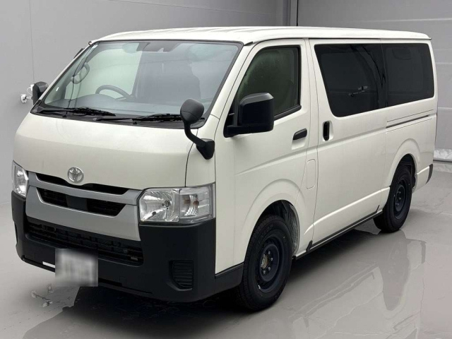 TOYOTA HIACE VAN 2025