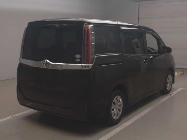 TOYOTA NOAH 2019