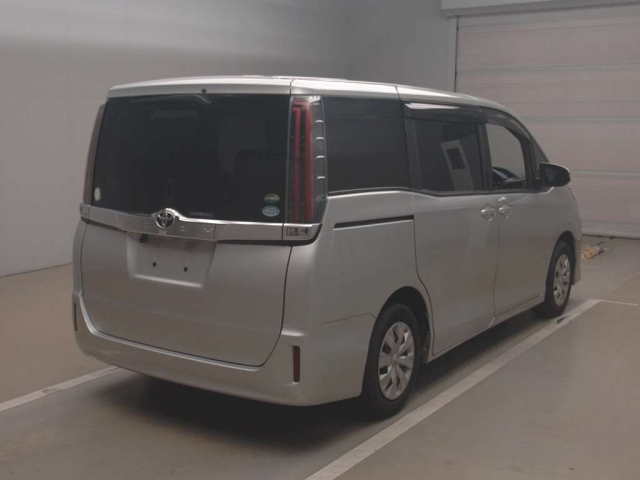 TOYOTA NOAH 2018