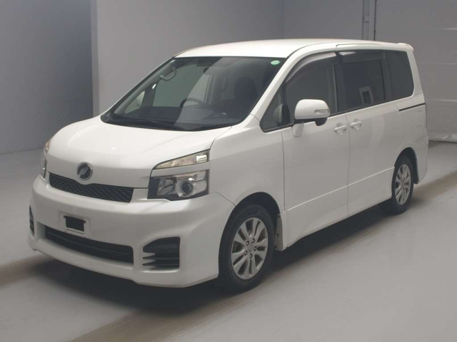 TOYOTA VOXY 2013