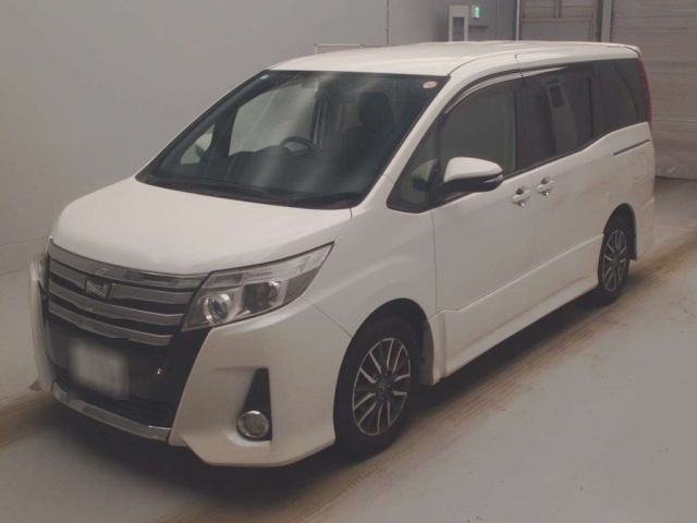 TOYOTA NOAH 2014