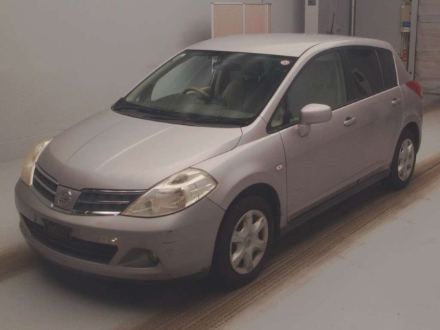 NISSAN TIIDA 2010
