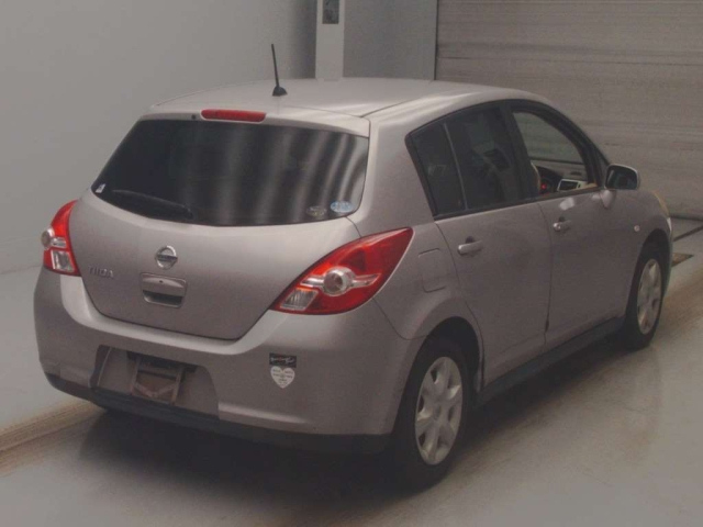 NISSAN TIIDA 2010