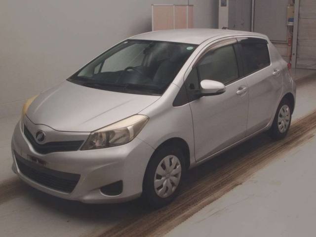 TOYOTA VITZ 2012