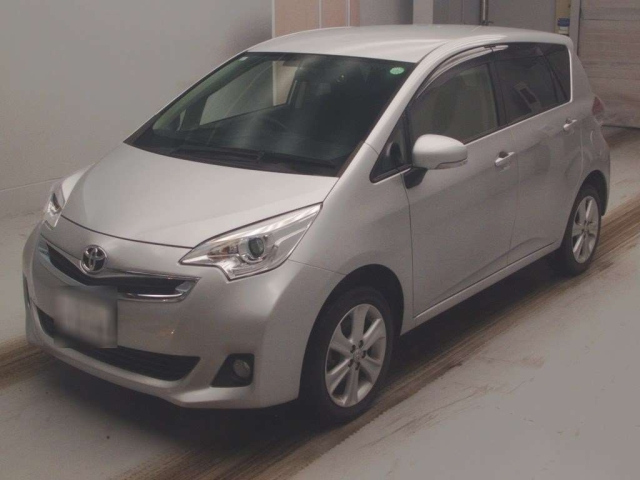 TOYOTA RACTIS 2015