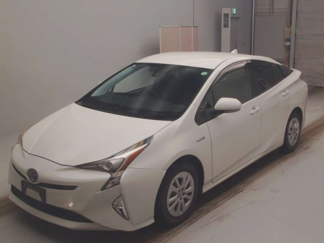 TOYOTA PRIUS 2016