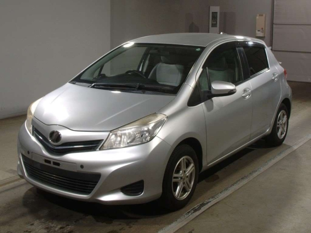 TOYOTA VITZ 2011