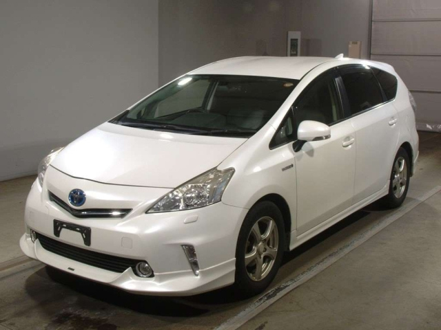 TOYOTA PRIUS ALPHA 2014