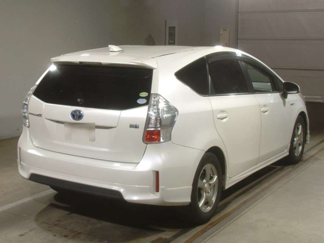 TOYOTA PRIUS ALPHA 2014