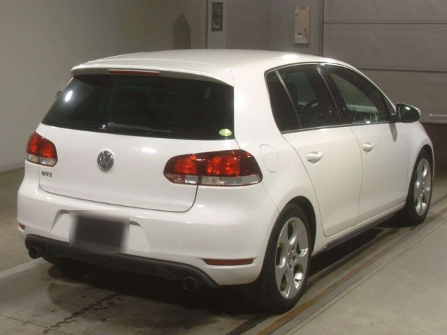 VOLKSWAGEN GOLF 2010