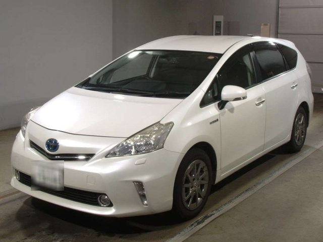 TOYOTA PRIUS ALPHA 2014