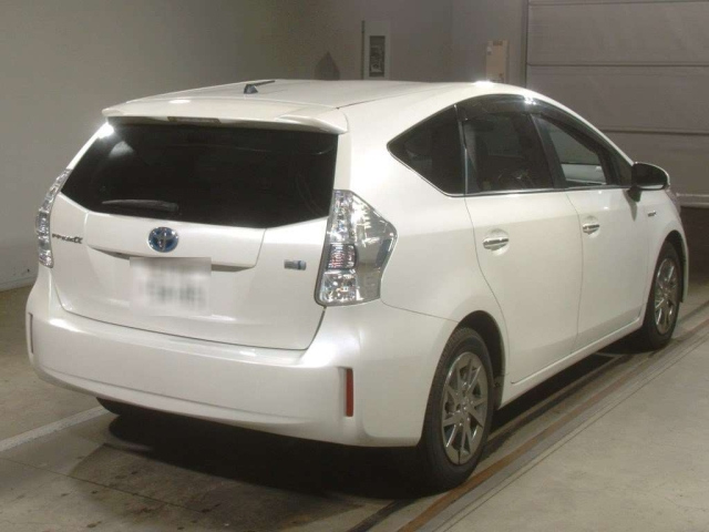 TOYOTA PRIUS ALPHA 2014