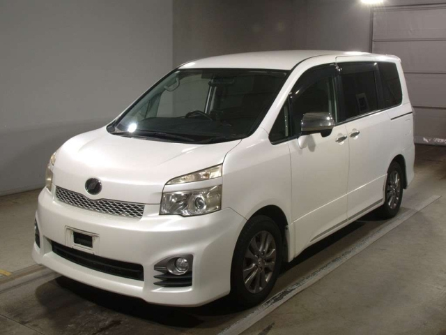 TOYOTA VOXY 2012