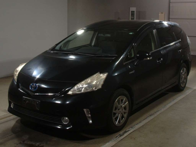 TOYOTA PRIUS ALPHA 2014