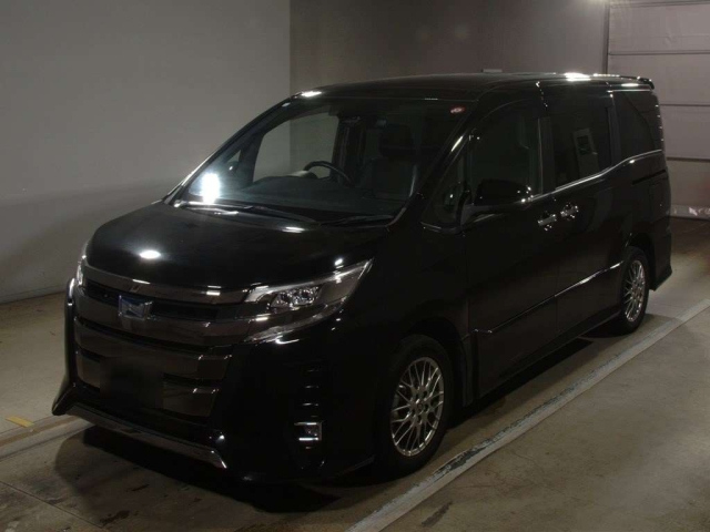 TOYOTA NOAH 2020