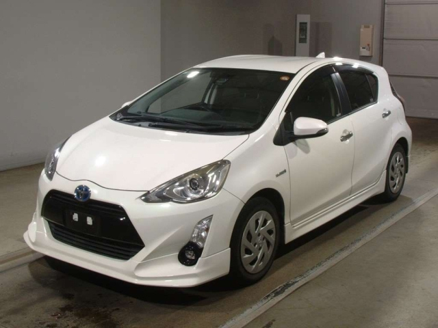 TOYOTA AQUA 2017